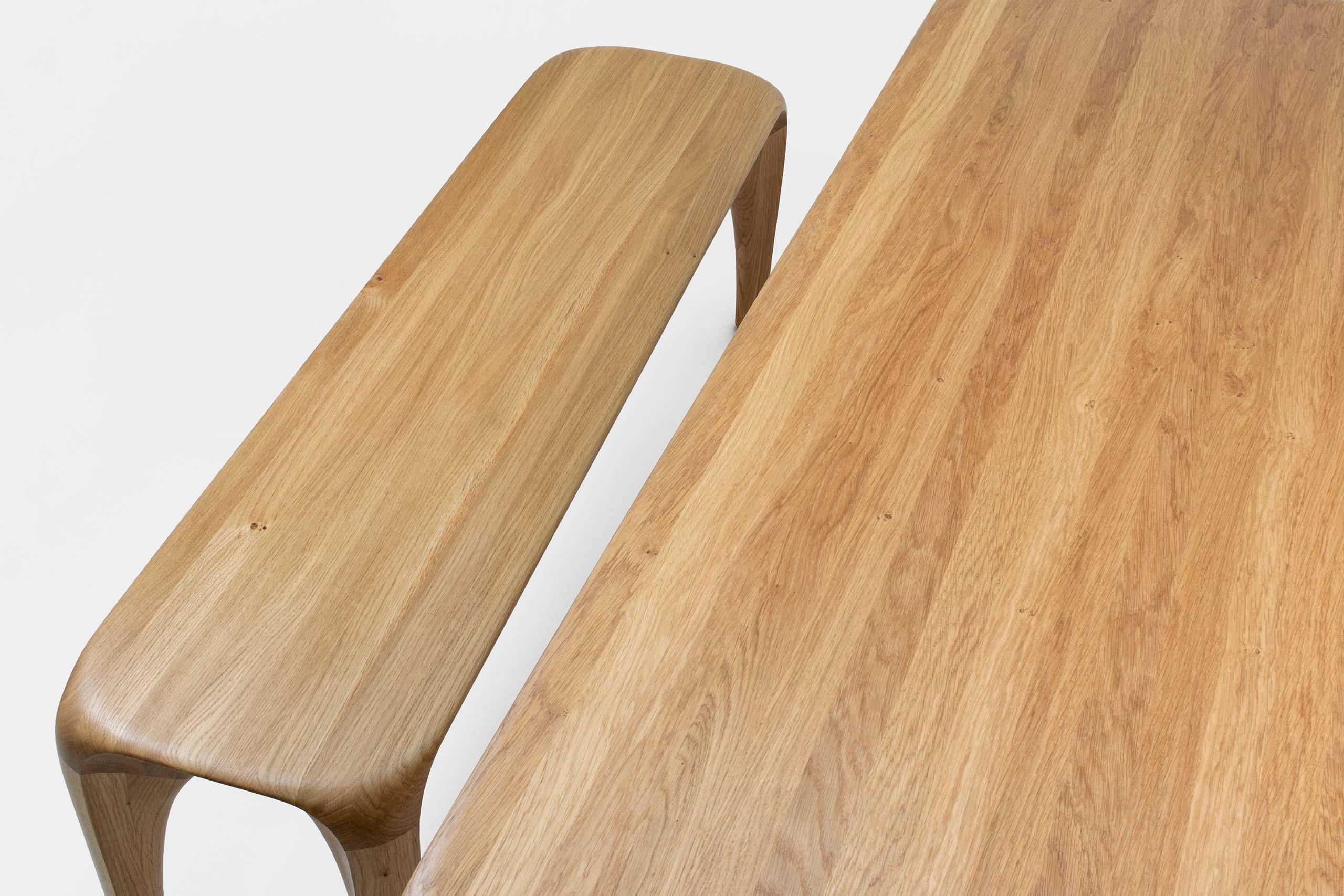 Maxime Goléo - bois - chêne - bureau - table - banc - organique - moderne - contemporain - design - sensuel - épuré - sculpture - ébéniste
