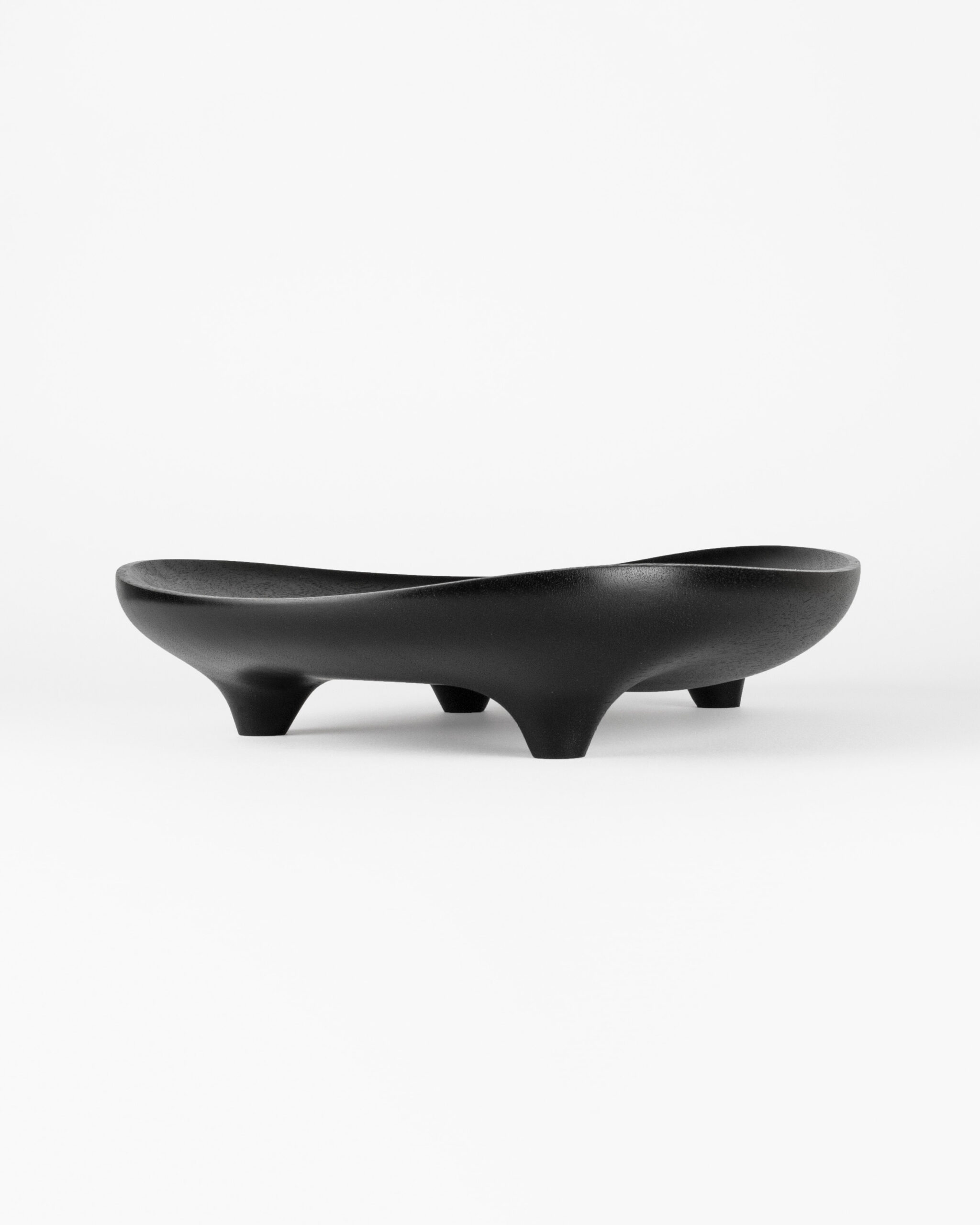 Maxime Goléo - plateau de table - bol - vide poche - plat allongé - plat ovale - plat creux - noyer ébonisé - forme organique - courbe
