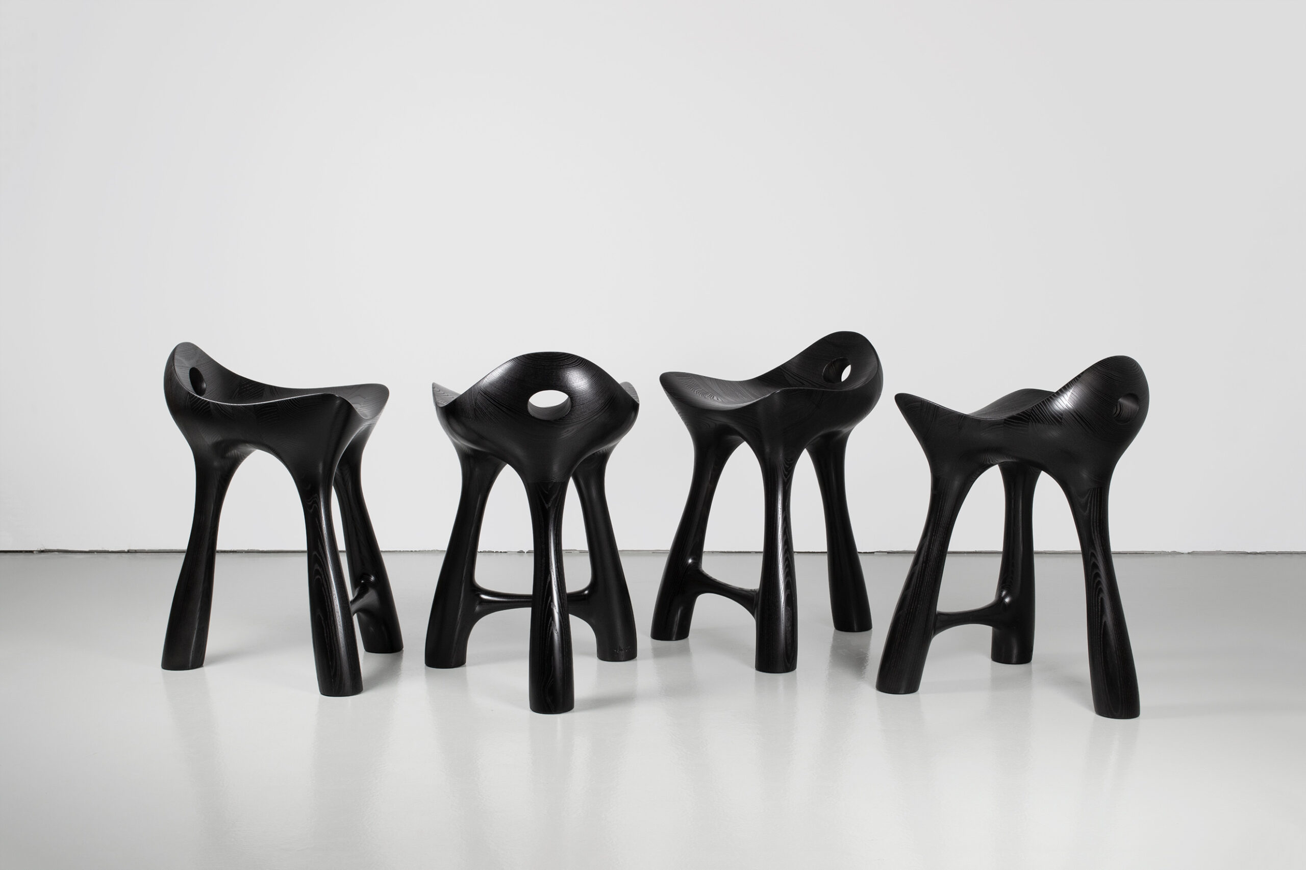 Art - contemporain - design - tabouret - bois - frêne - teinte noire - Maxime Goléo - architecture - sculpture