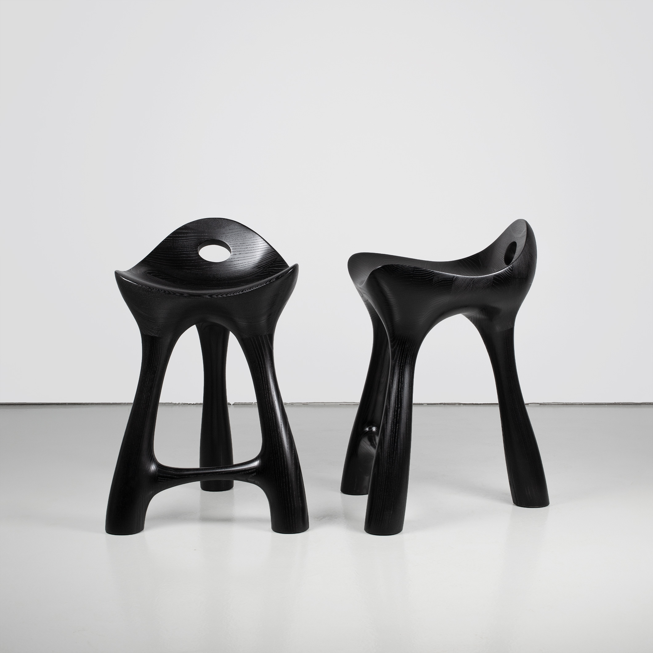 Art - contemporain - design - tabouret - bois - frêne - teinte noire - Maxime Goléo - architecture - sculpture