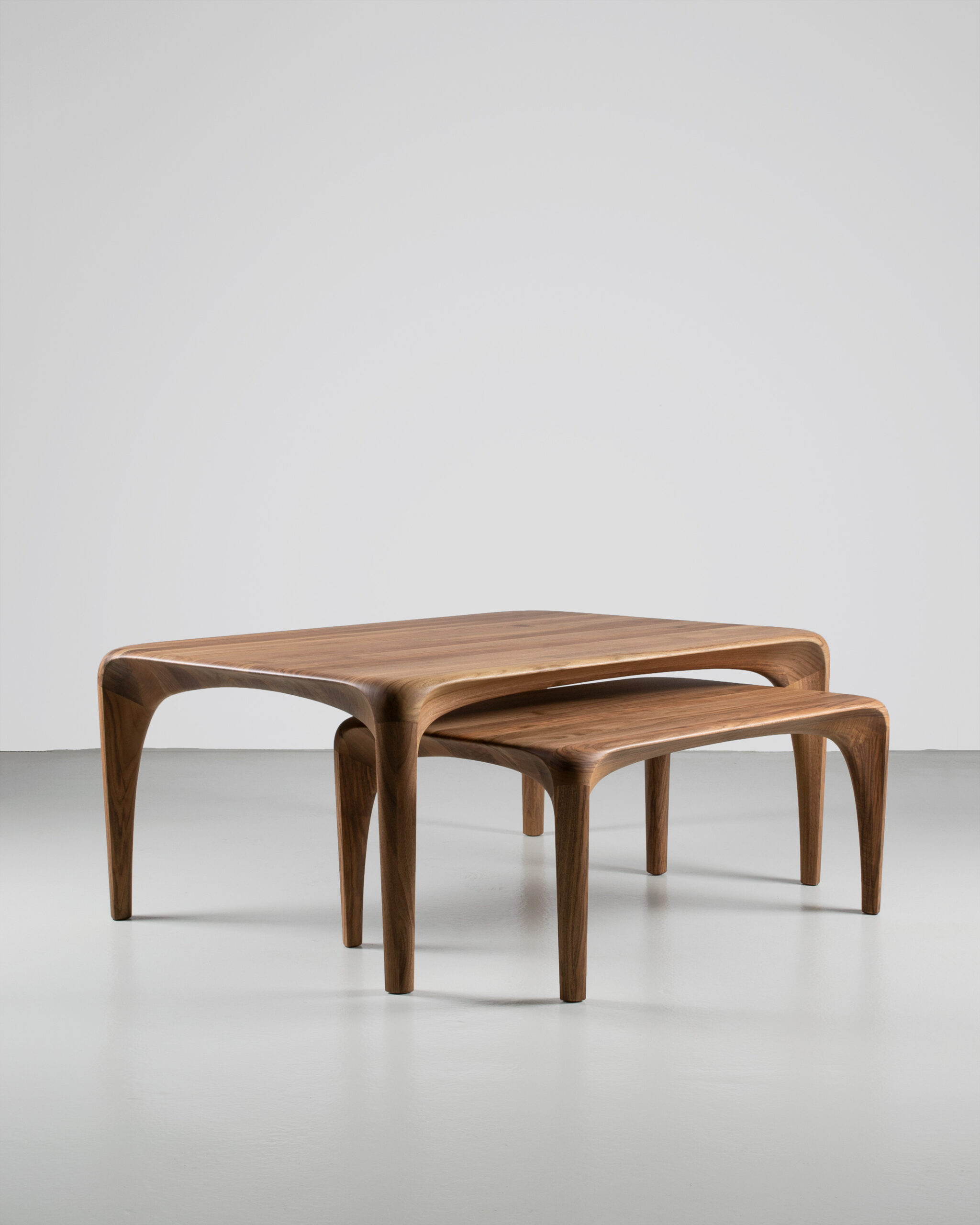 Table - Table à manger - Tables gigognes - Maxime Goléo - bois - frêne - organique - épuré - moderne - sculpture - design intérieur - galerie d'art - design